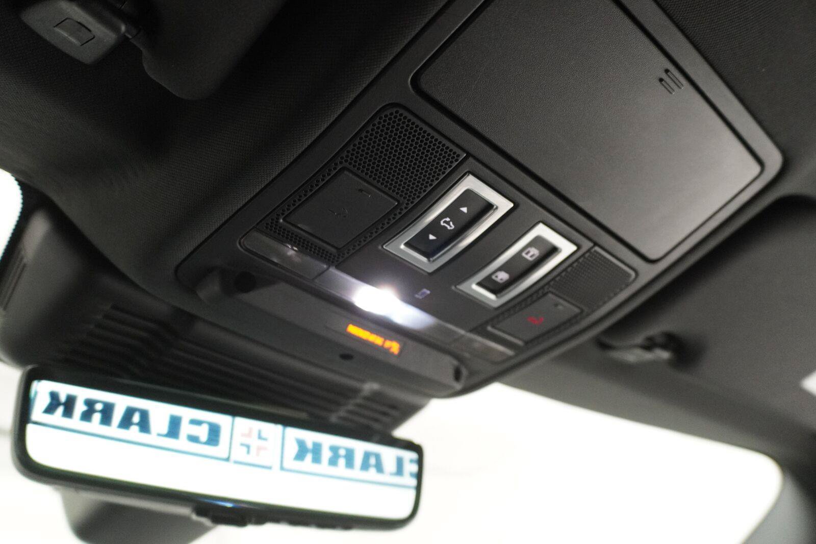 Used 2021 Land Rover Range Rover Evoque R-Dynamic S AWD/4WD image 11