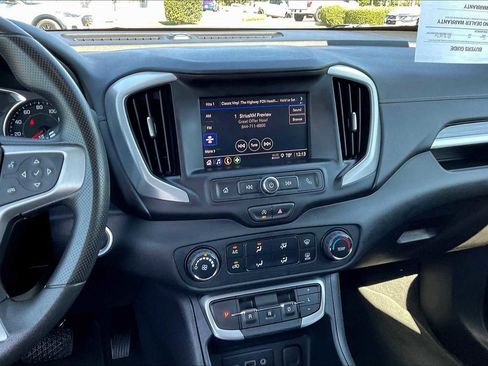 Used 2024 GMC Terrain SLE image 6