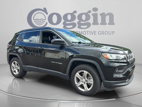 Used 2024 Jeep Compass Latitude AWD/4WD image 7