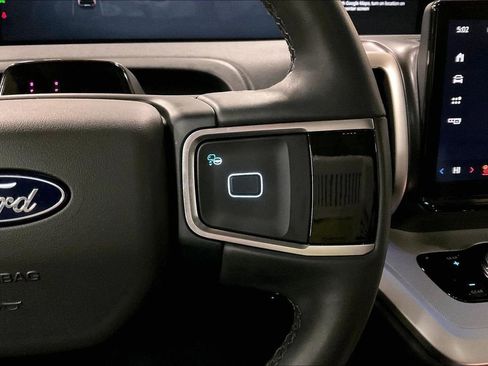 Certified 2025 Ford Expedition Active image 18