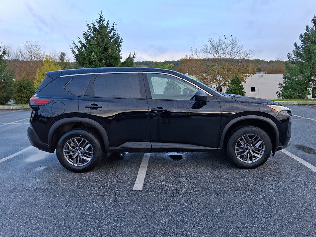Used 2023 Nissan Rogue S AWD/4WD image 7