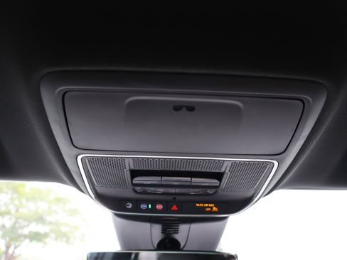 Used 2025 Chevrolet Traverse RS FWD image 30