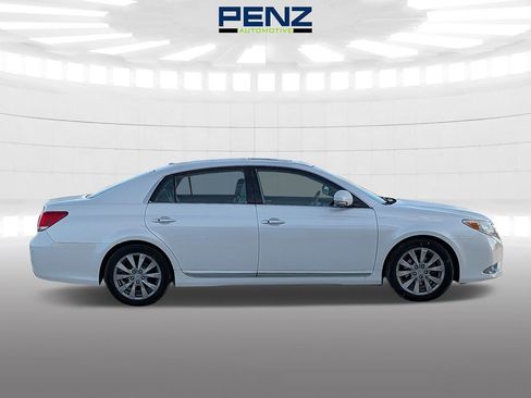 Used 2011 Toyota Avalon Limited image 8