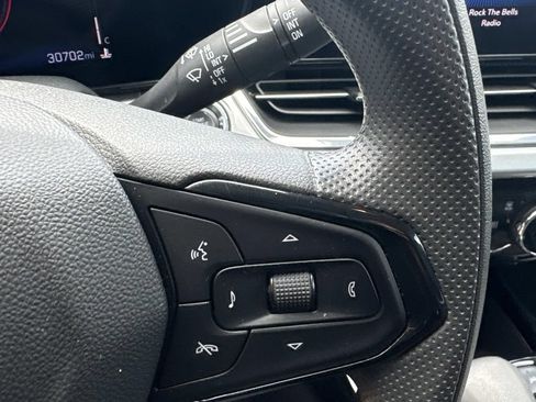 Used 2025 Chevrolet Trax LT FWD image 24