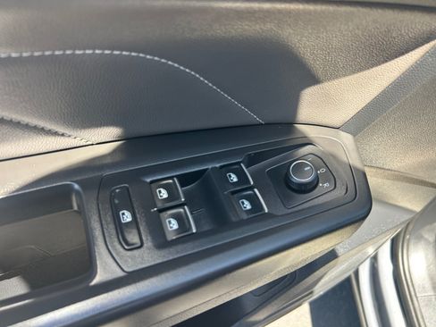Used 2022 Volkswagen Atlas Cross Sport SE FWD image 13