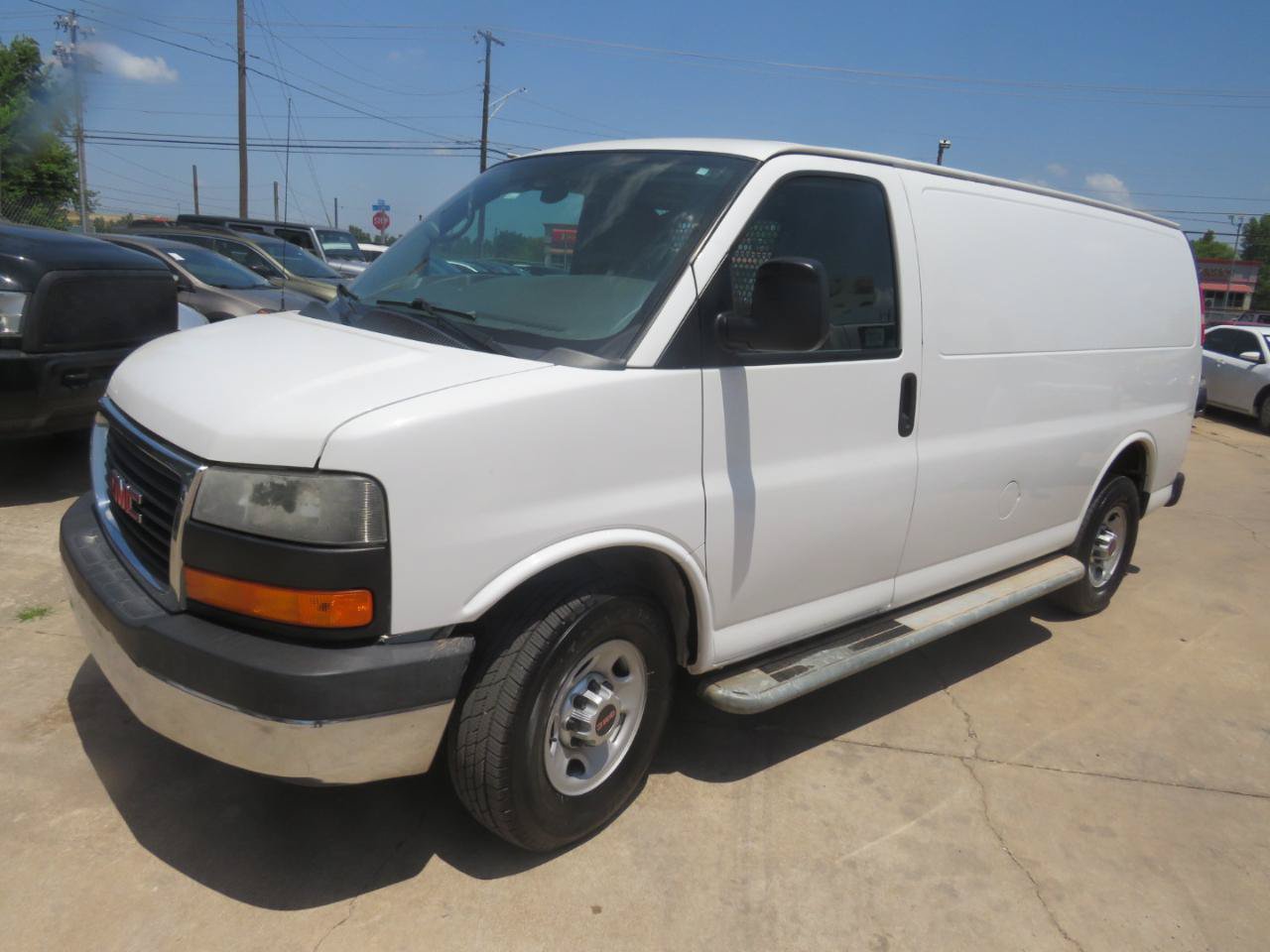 Used 2014 GMC Savana 2500 RWD image 1
