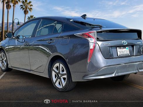 Used 2016 Toyota Prius Four Touring w/ Preferred Accessory Package FWD image 4