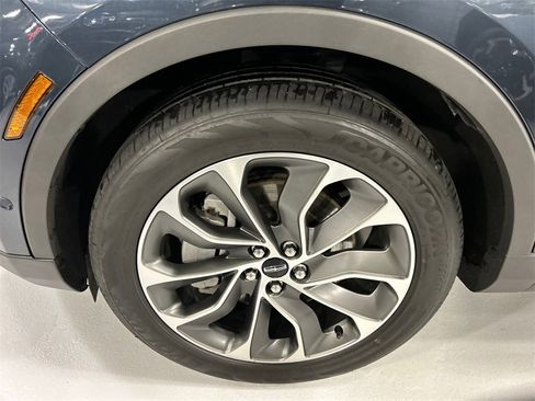 Used 2022 Lincoln Nautilus Reserve w/ Equipment Group 201A image 8