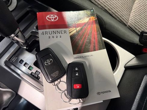 Used 2022 Toyota 4Runner SR5 AWD/4WD image 42
