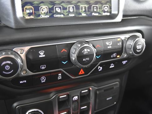 Used 2021 Jeep Wrangler Unlimited Sahara image 19