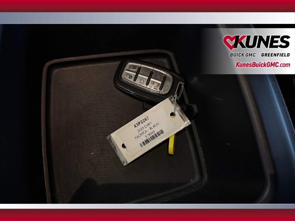 Used 2025 Chrysler Pacifica Select FWD image 39