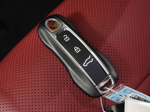 New 2026 Porsche Cayenne image 23