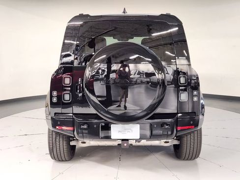 New 2026 Land Rover Defender 110 X-Dynamic SE image 10