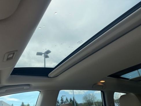 Used 2020 Nissan Pathfinder Platinum image 21