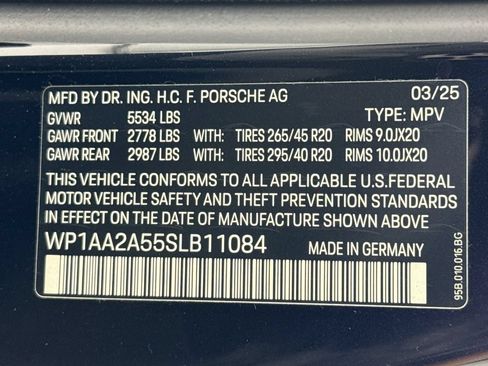 Certified 2025 Porsche Macan AWD/4WD image 34