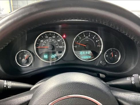 Used 2017 Jeep Wrangler Unlimited Sahara AWD/4WD image 13