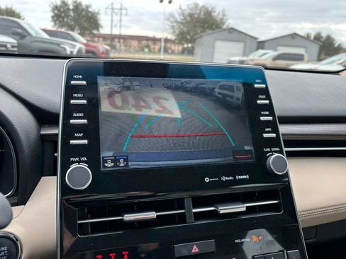 Used 2021 Toyota Avalon XLE image 10