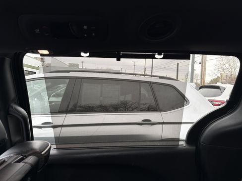 Used 2022 Chrysler Pacifica Limited w/ Uconnect Theater Family Group image 20