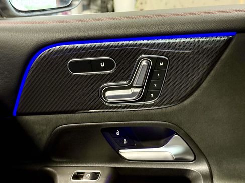 Used 2023 Mercedes-Benz GLB 35 AMG 4MATIC image 18