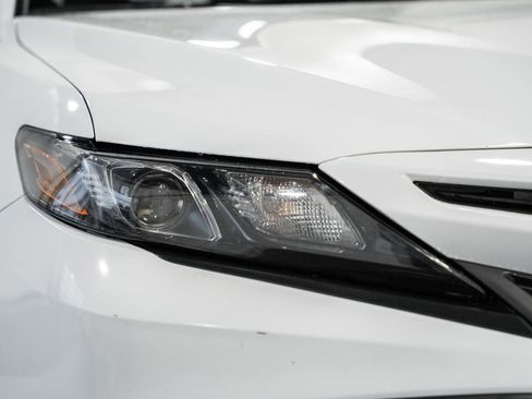 Used 2024 Toyota Camry SE image 11