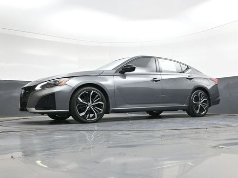 Used 2023 Nissan Altima 2.5 SR FWD image 24