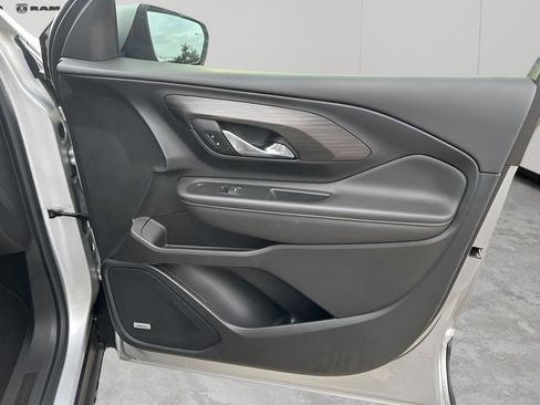 Used 2022 GMC Terrain SLT w/ Infotainment Package II image 13