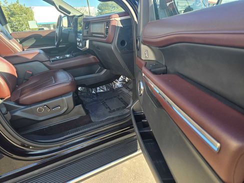 Used 2023 Ford Expedition Limited image 10