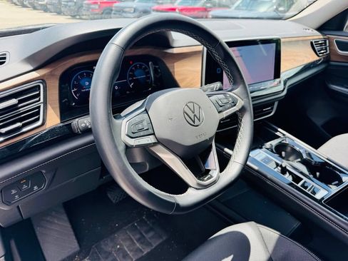 Used 2024 Volkswagen Atlas SE AWD/4WD image 9