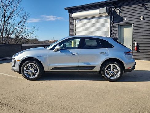 Used 2025 Porsche Macan image 2