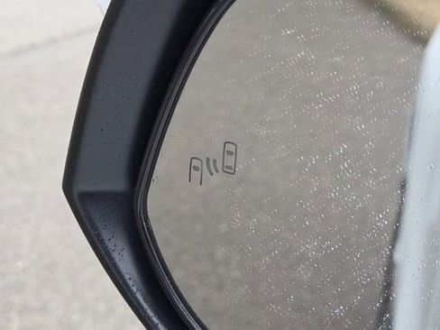 Used 2023 Toyota Venza XLE image 17