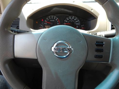 Used 2009 Nissan Frontier SE w/ SE Value Truck Pkg AWD/4WD image 41