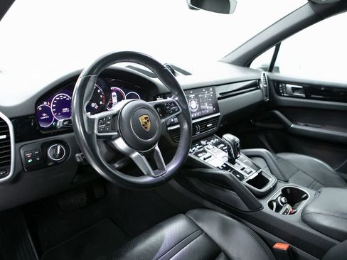 Certified 2023 Porsche Cayenne image 4