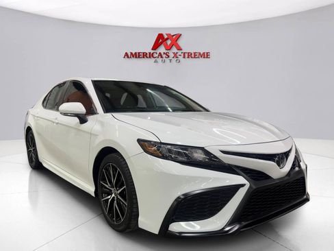 Used 2023 Toyota Camry SE w/ Convenience Package FWD image 9