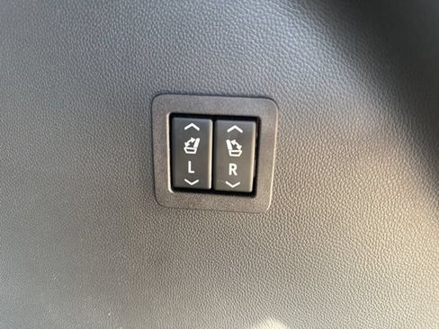 Used 2024 Buick Enclave Avenir w/ Avenir Technology Package FWD image 26
