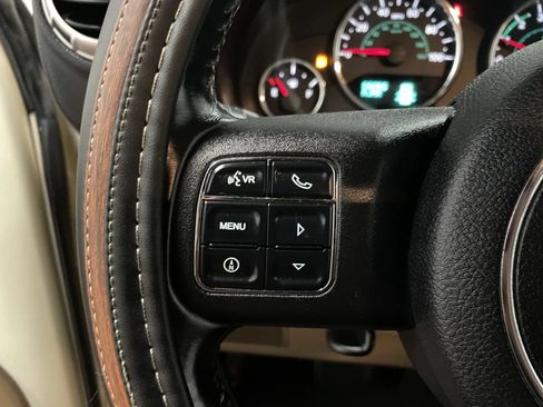 Used 2011 Jeep Wrangler Unlimited Rubicon w/ Connectivity Group AWD/4WD image 27