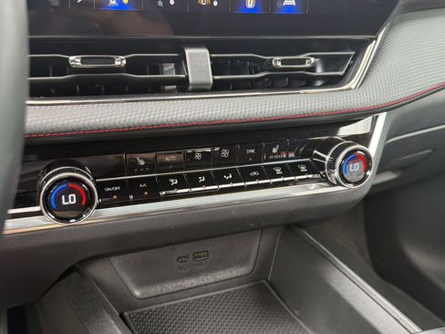 Used 2025 Chevrolet Equinox RS w/ Safety and Technology Package FWD image 33