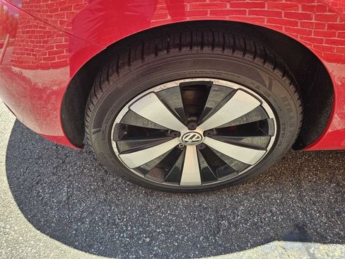 Used 2013 Volkswagen Beetle 2.0T FWD image 22