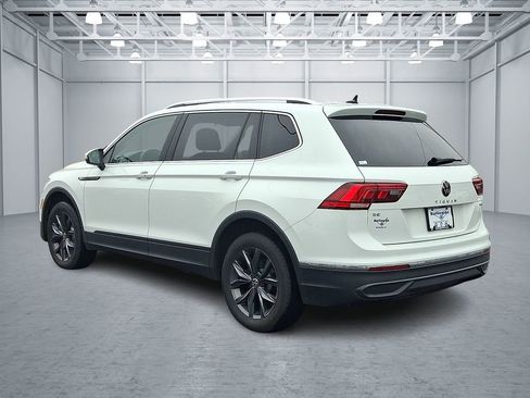 Certified 2022 Volkswagen Tiguan SE image 4