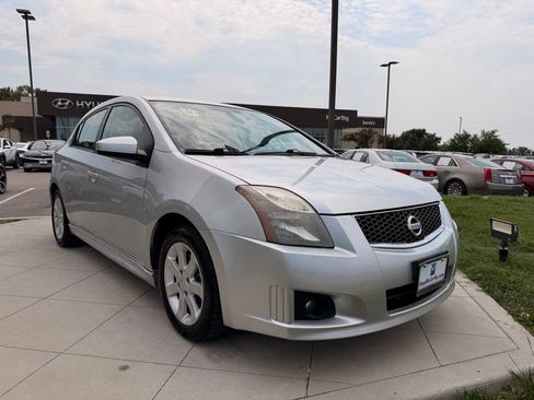 Used 2012 Nissan Sentra 2.0 SR FWD image 11