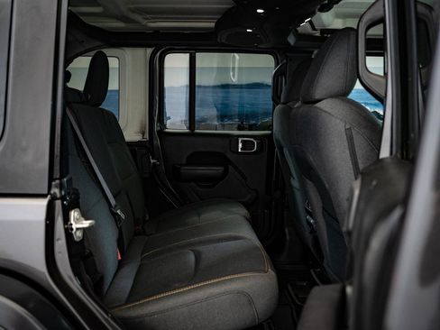 Used 2024 Jeep Wrangler Unlimited image 40