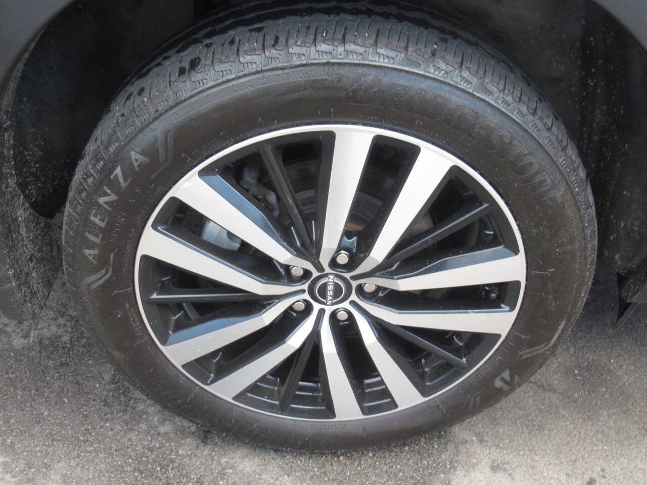 Used 2025 Nissan Pathfinder Platinum AWD/4WD image 9