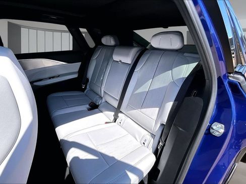 New 2027 Cadillac Lyriq Sport w/ LPO, Floor Liner Package AWD/4WD image 10