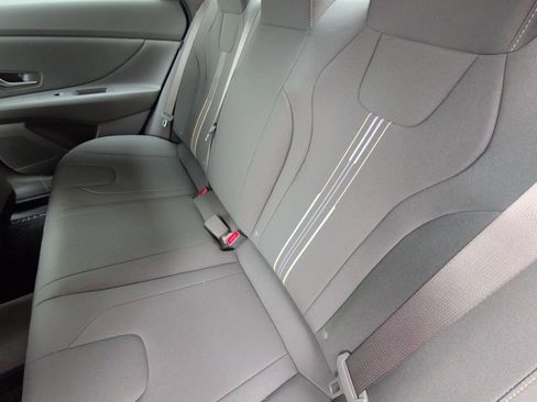 New 2025 Hyundai Elantra SEL image 12