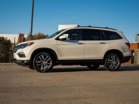 Used 2017 Honda Pilot Touring image 3
