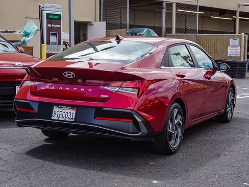 Certified 2025 Hyundai Elantra Limited image 6