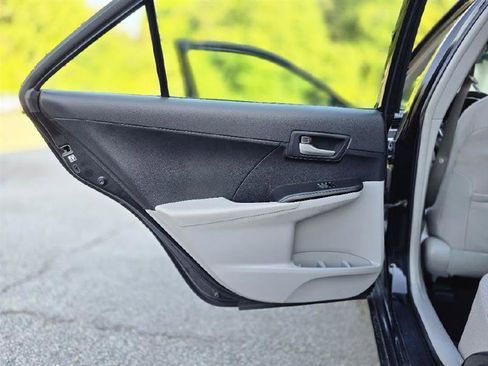 Used 2013 Toyota Camry LE FWD image 18