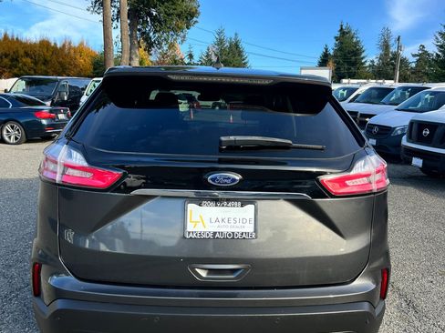 Used 2020 Ford Edge SE image 6