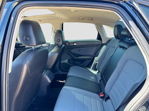 Used 2025 Volkswagen Jetta SE FWD image 22