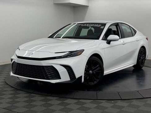 Certified 2026 Toyota Camry SE w/ Convenience Package FWD image 3