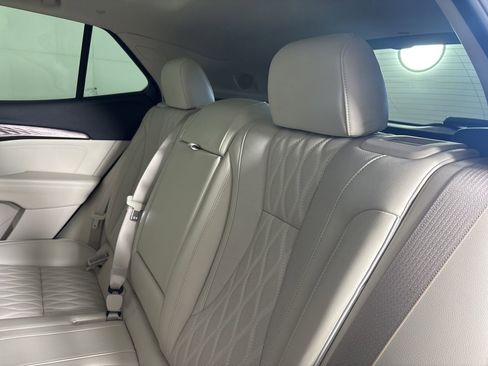 Used 2023 Buick Envision Avenir image 25